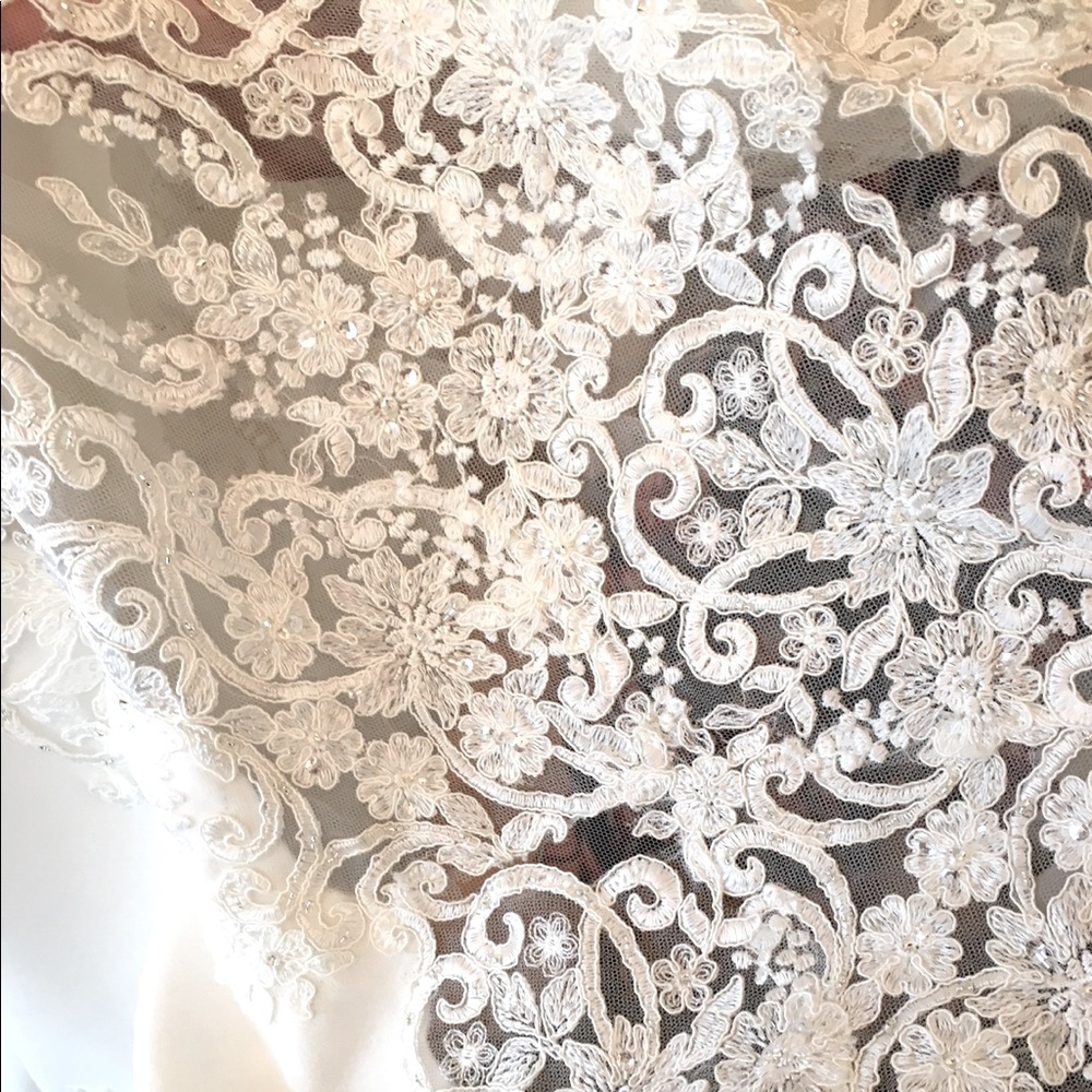 Martina Liana Wedding Dress - Picture 2 of 6